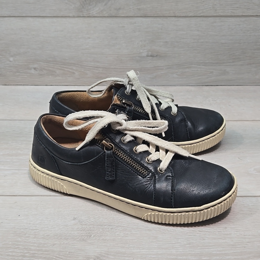 Born Women Black Leather Sneakers with White Laces Shoes Sz 7M